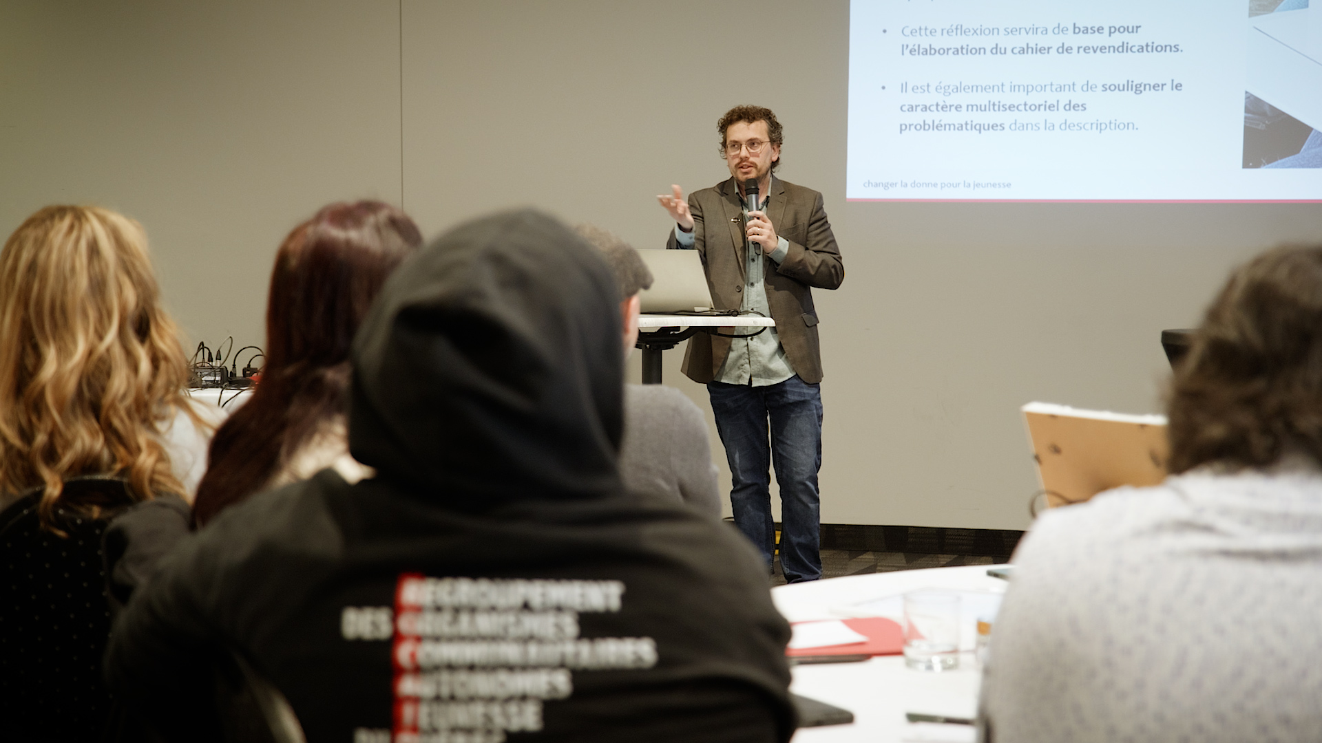 Photo conférence Changer la donne pour la jeunesse.